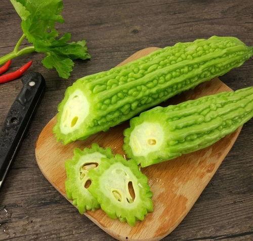 三月瓜拌着吃会中毒吗视频,警惕春季食品安全隐患”