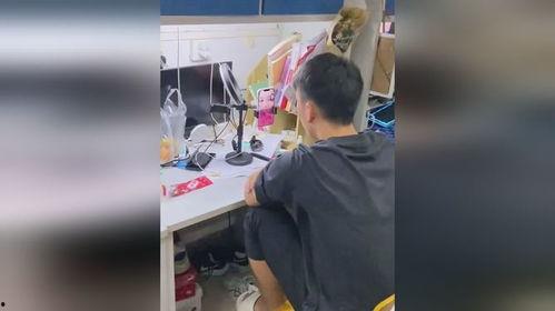 男的侧身吃瓜视频,这姿势太撩人！